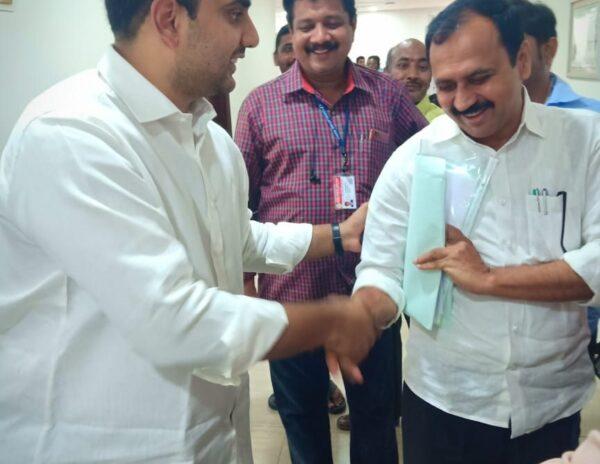 Nara Lokesh Shake hands with Alla Rama Krishna Reddy-