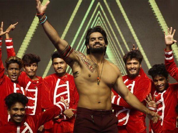 RX 100 Hero Karthikeya Removes His Shirt, Again