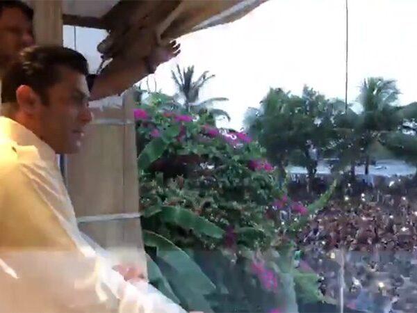 Salman-Khan,-This-Is-Called-'Mass'-Following