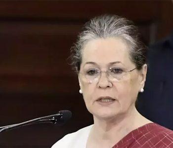 YSRCP applause to sonia gandhi oath in Lok sabha