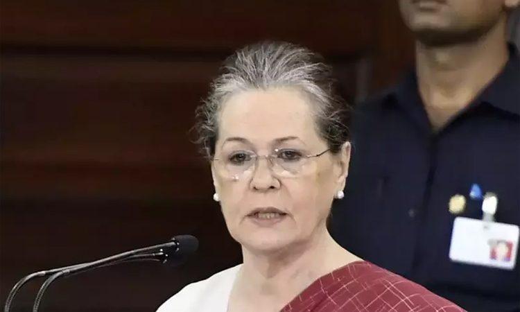YSRCP applause to sonia gandhi oath in Lok sabha