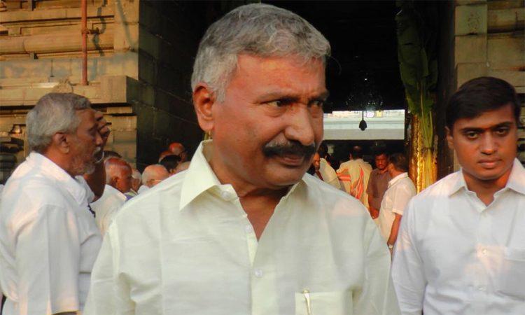 రెడ్డి గారికి సెంటిమెంటుగా అక్కర్లేనిది ఎస్టీ మంత్రి కు అంటగట్టారా ...