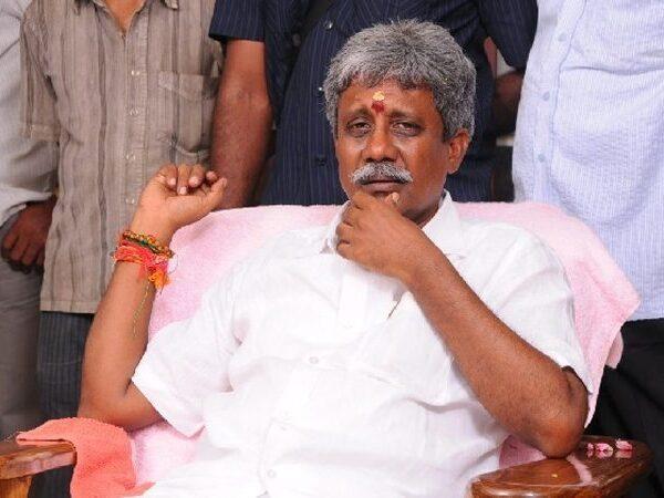 BJP ex-MLA p manikyala rao comments on ys jaganvolunteers (1)