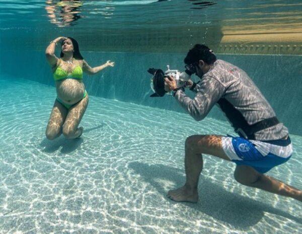 Isn't-Pregnant-Actress-Sameera-Reddy's-Under-Water-Shoot-too-Much