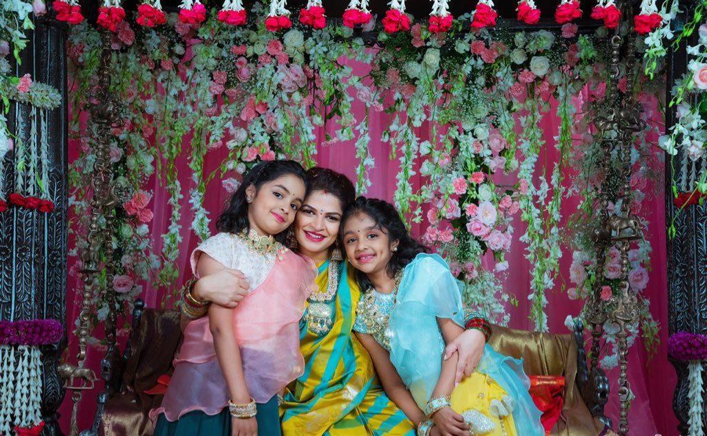 Manchu Vishnu Wife Viranica Manchu Srimantham4