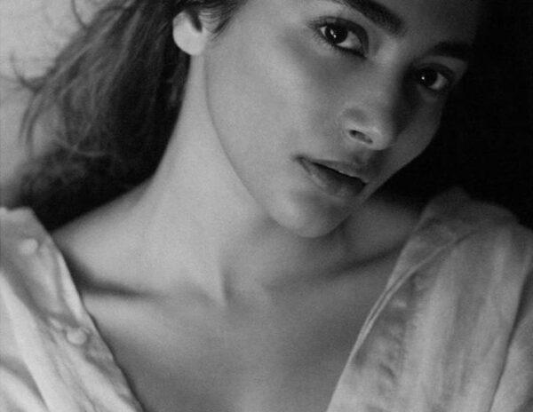 Pooja Hegde's Black & White Cleavage Magic 