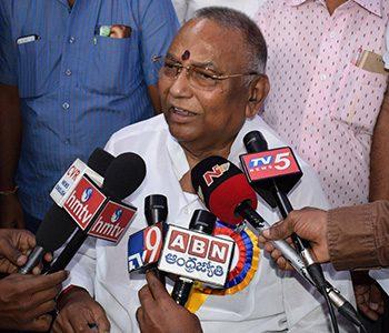 Rayapati-Sambasiva-Rao-Offering-His-House-to-Chandrababu-Naidu-to--Quitting-TDP-True-Political-Colours
