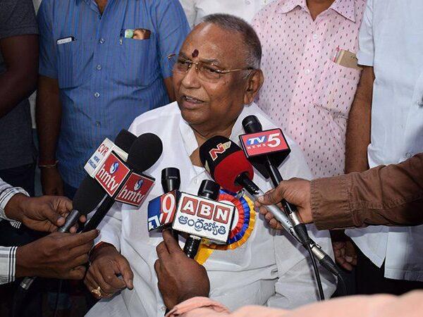 Rayapati-Sambasiva-Rao-Offering-His-House-to-Chandrababu-Naidu-to-Quitting-TDP-True-Political-Colours