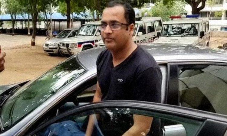 Shivaji Detained By Police When Fleeing Country?
