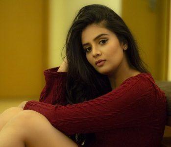 SreeMukhi Viral