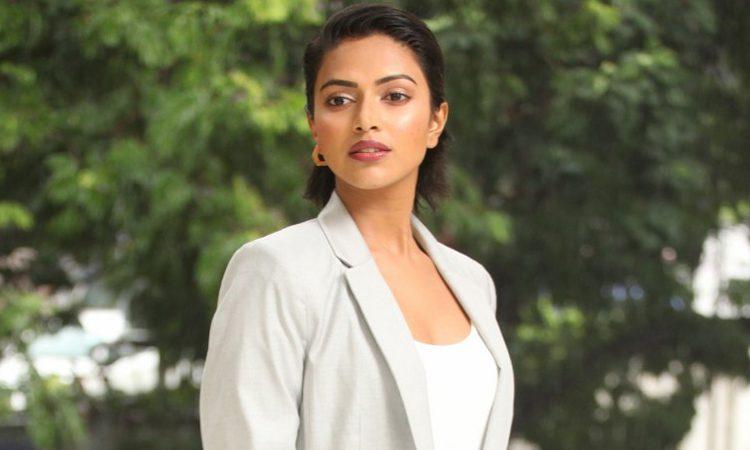 What's Wrong in Kissing Another Girl - Amala Paul