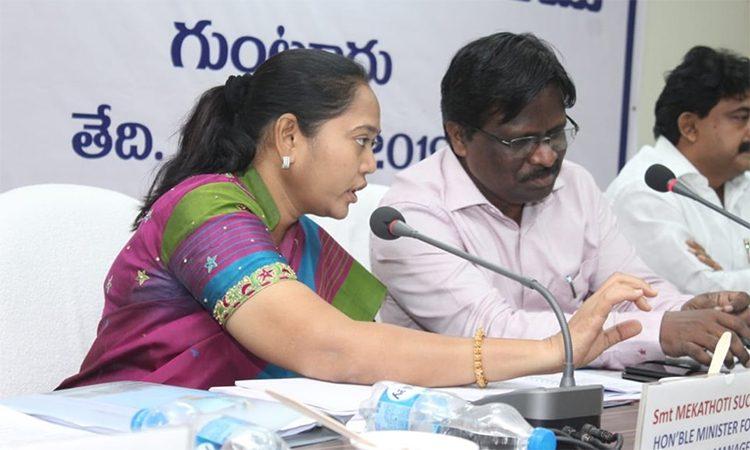 misinter Mekathoti Sucharitha responds on power cuts in andhra pradesh