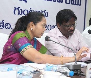 misinter Mekathoti Sucharitha responds on power cuts in andhra pradesh