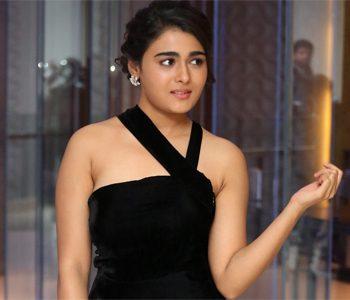 Arjun Reddy Girl Shalini Pandey Carrying Head-Weight?