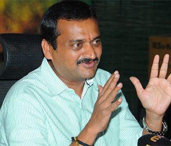 Bandla Ganesh in Sarileru-Neekevvaru-