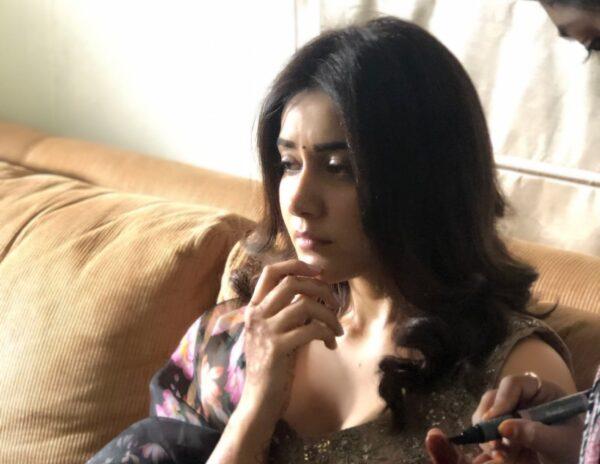 Raashi's Mood While Shooting with Deverakonda