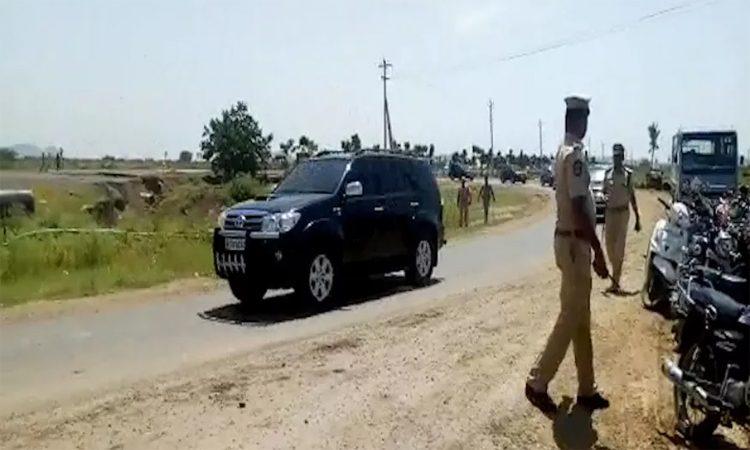 Farmers Shout Anti-Jagan Slogans at CM's Convoy