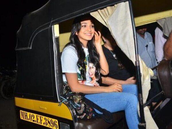 Happening-Actress-Kiara-Advani-Hits-Roads-on-Auto