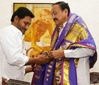 YS-Jagan-Meets-Venkaiah-Naidu
