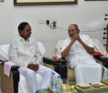 KCR Visits Director K Viswanath house