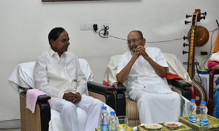 KCR Visits Director K Viswanath house