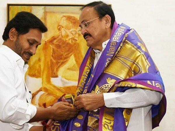 YS-Jagan-Meets-Venkaiah-Naidu