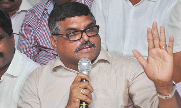 botsa satyanarayana hints on andhra pradesh  capital amaravati change