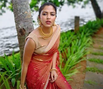 Amala-Paul-Shining-in-Onam-Saree
