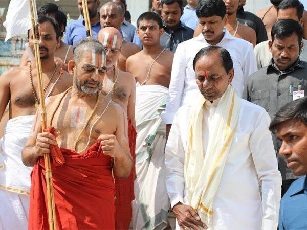 Chinna Jeeyar Swamy - KCR