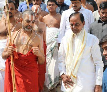 Chinna Jeeyar Swamy - KCR