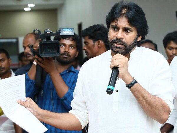Pawan Kalyan questions jagan on kodi kathi and ys viveka case