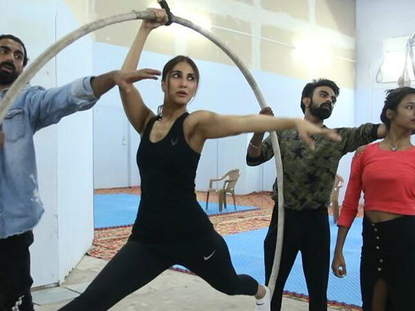 Vaani Kapoor - Ghungroo Song -War