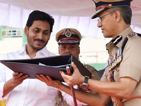CM-YS-Jagan-Pays-Tributes-to-Police-Martyrs