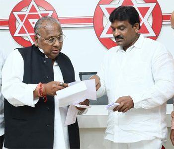 Congress Trying To Win Pawan Kalyan
