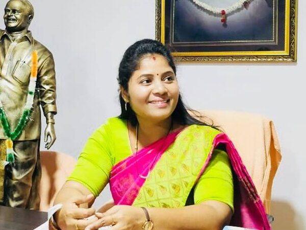 Deputy cm of Andhra Pradesh Pushpa Sreevani controversy