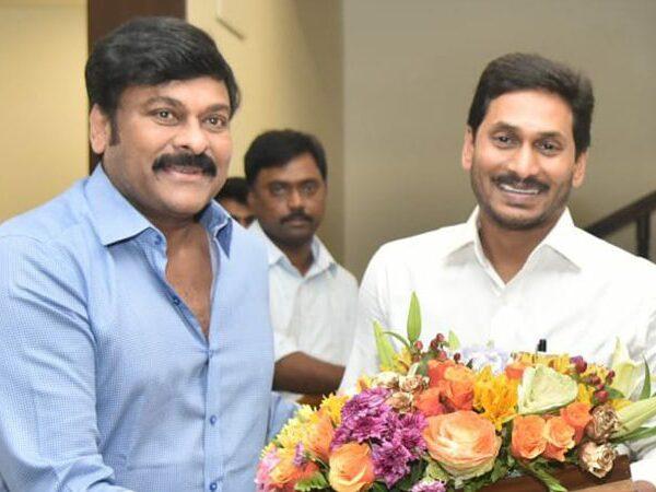 How-Chiranjeevi-Avoided-Political-Controversies-in-Jagan's-Meet