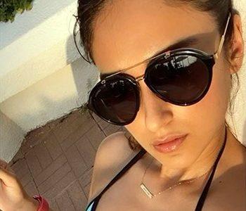 Ileana-Navel-Show-in-Gorgeous-Triangular-Swim--Suit