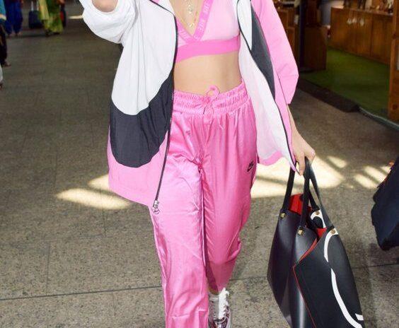 Pic Talk: Kiara Advani Puts the Others in Shade at the Airport
