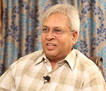 Vundavalli Aruna Kumar says KCR and Narendra modi are same