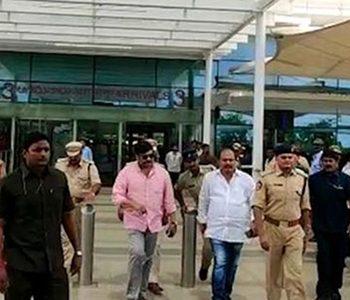chiranjeevi-at-gannavaram-airport-to-meet-ys-jagan-at--tadepalli
