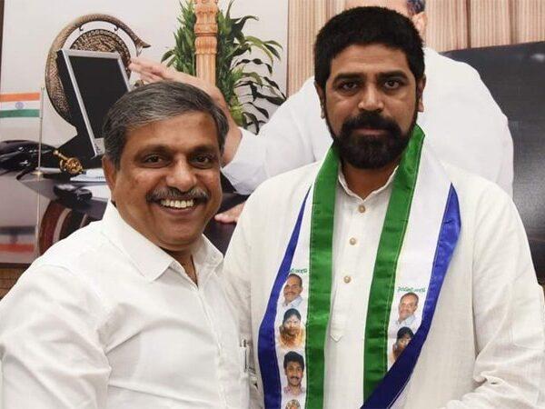 JanaSena Party Leader  Addepalli Sridhar joins YSRCP