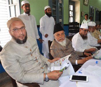 Asaduddin Owaisi Attends Muslim Law Board