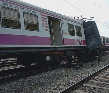 MMTS Train Crashes into A Stationed Train in Kacheguda
