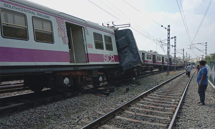 MMTS Train Crashes into A Stationed Train in Kacheguda 