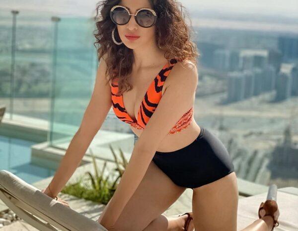Hot and Tight Ravishing Bikini Hottie Raai Laxmi