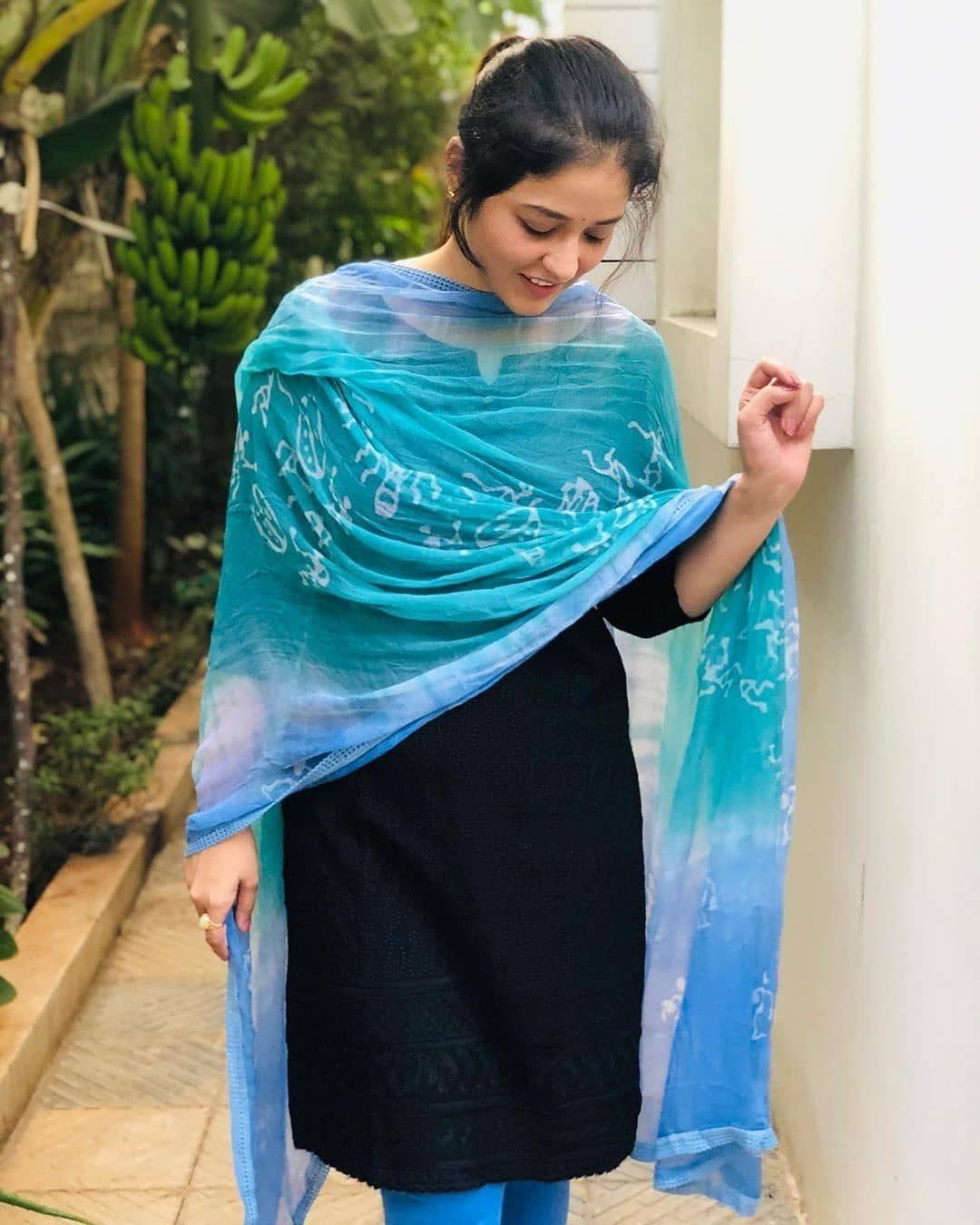 Telugu Girl Priyanka Jawalkar Taxiwala