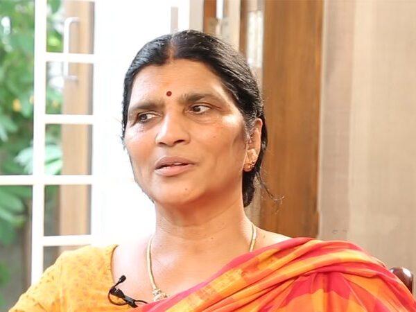 YS jagan legal support to Lakshmi Parvathi 