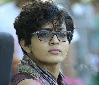 actress-takes-head-on-sitting-next-to-vijay--deverakonda