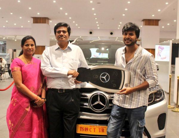 Young Hero's Long-Awaited Warm Gift