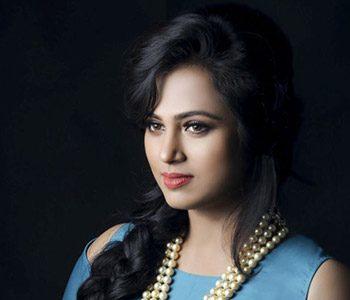 Actress-Ramya-Pandian-Gets-Angry-as-Her-Topless-Pic--Goes-Viral